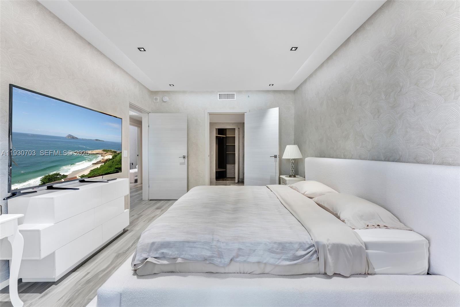 801 SMA RESIDENCE CONDO - Residential Lease