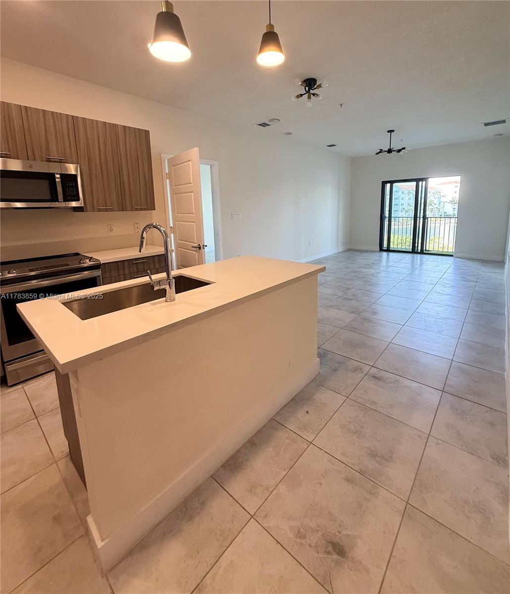 Rental Property at 4636 Nw 84th Ave 38, Doral, Miami-Dade County, Florida - Bedrooms: 2 
Bathrooms: 2  - $3,350 MO.