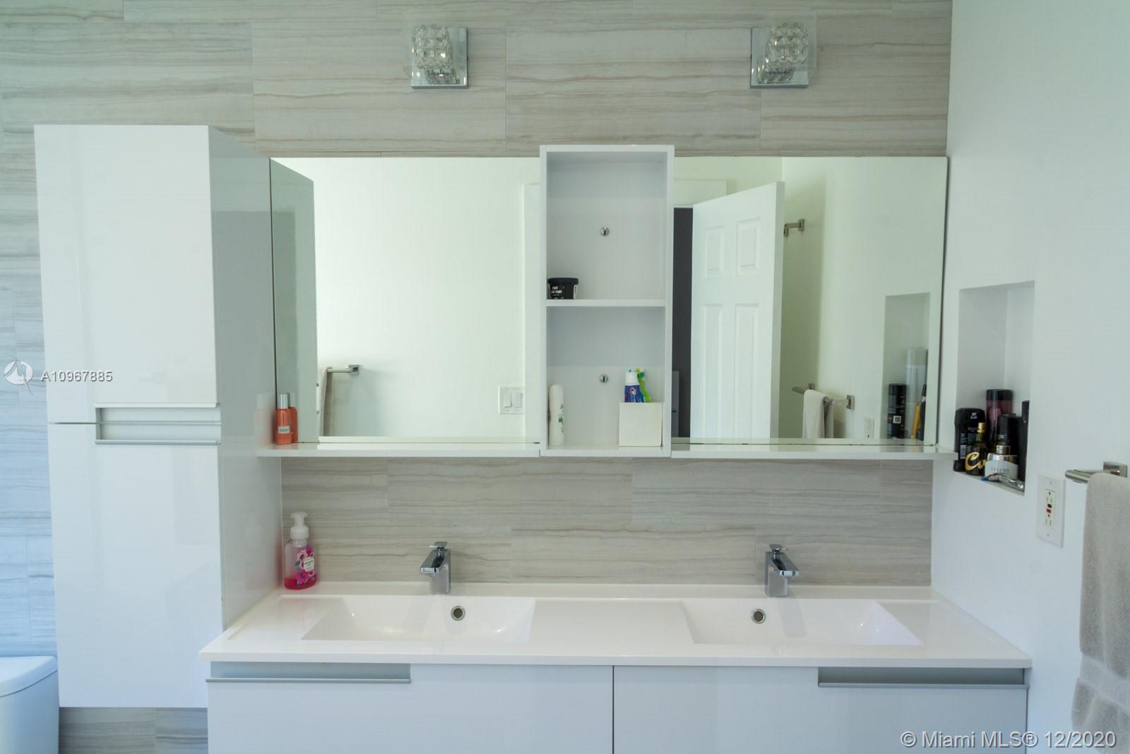 LA MIRAGE OF HARBOR VILG - Residential