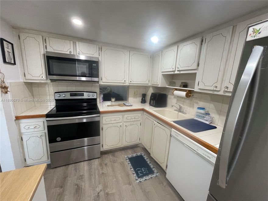 1 TENANT MUST BE 55 YEARS OLD OR OLDER IN THIS COMMUNITY. BEAUTIFUL CLUBHOUSE/GYM/POOL/TENNIS COURTS/ BASKETBALL ETC. WALK TO PUBLIX ACROSS THE STREET, CLOSE TO BEACHES/AIRPORT/ HARD ROCK CASINO. NO PETS. PARTIALLY FURNISHED. SEE PICS. 650+ CREDIT SCORE REQUIRED AS PER ASSOCIATION. MUST BE APPROVED BY HOA