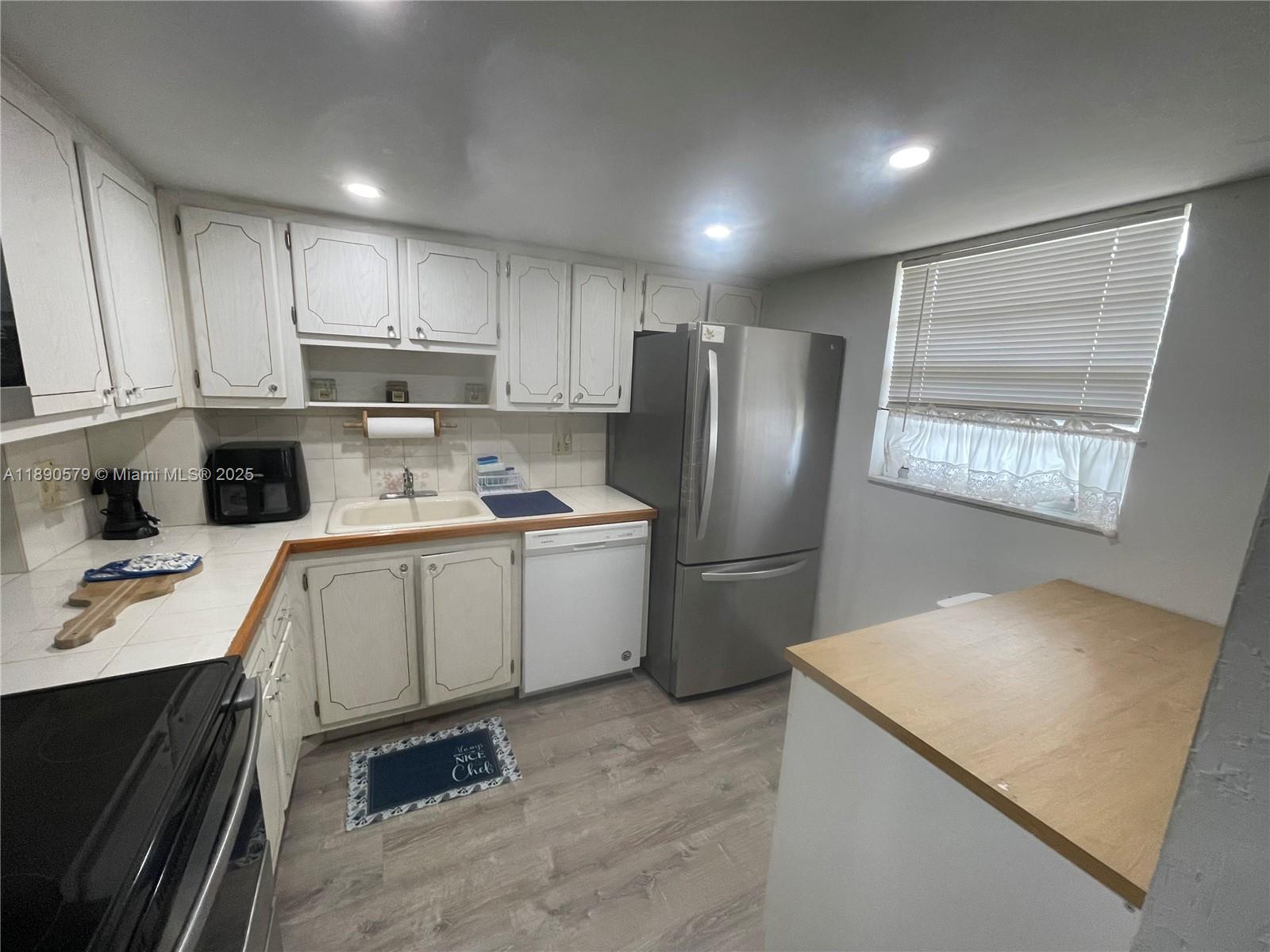 BERKLEY HOUSE EAST - Residential Lease