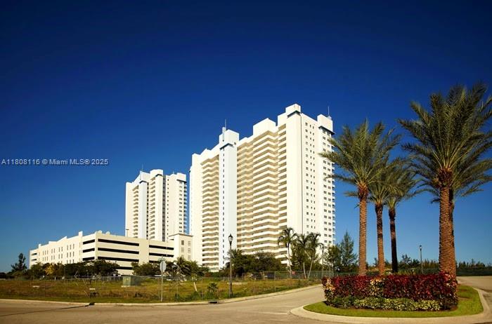 THE OAKS I CONDO - Residential