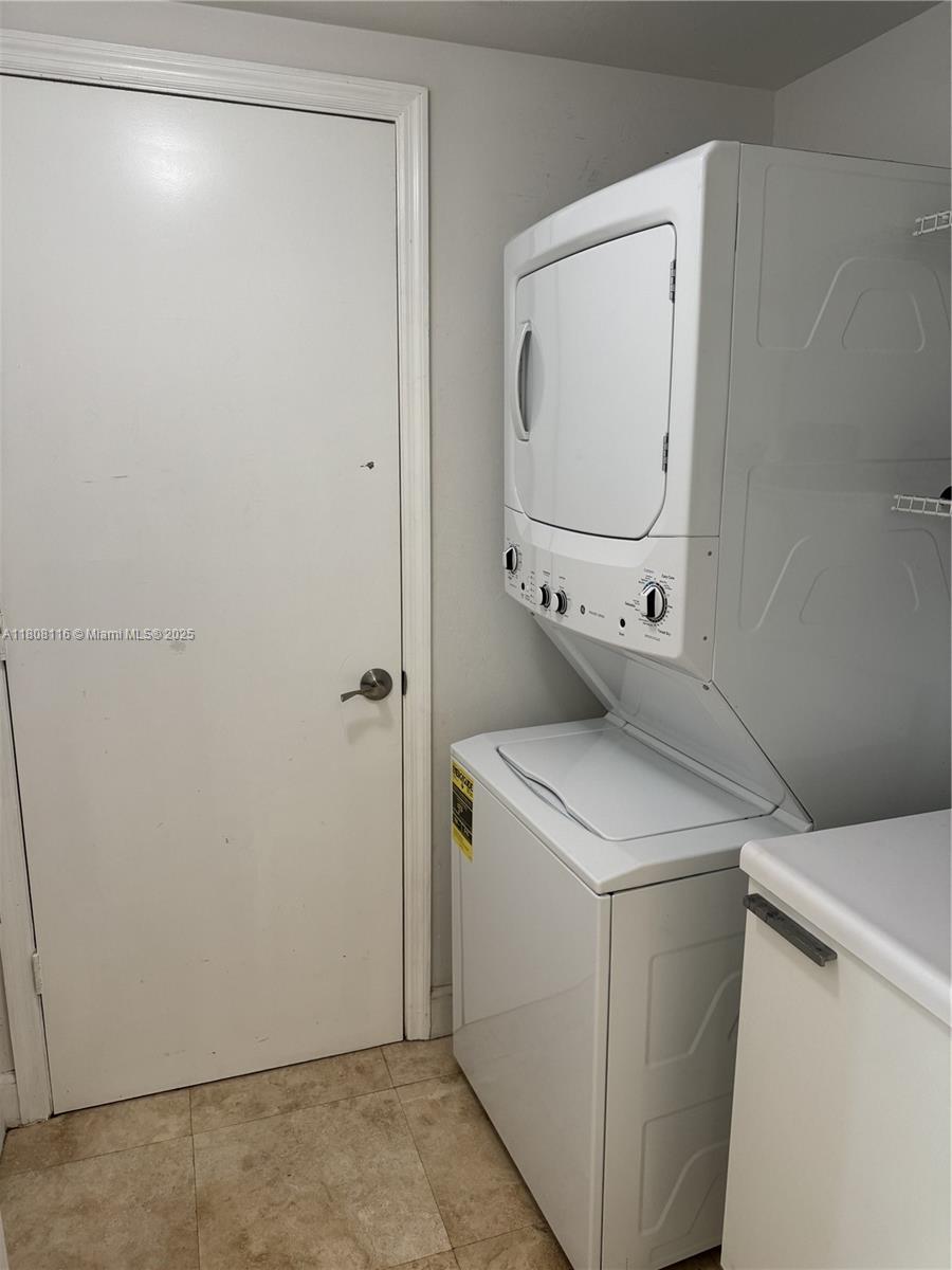 THE OAKS I CONDO - Residential