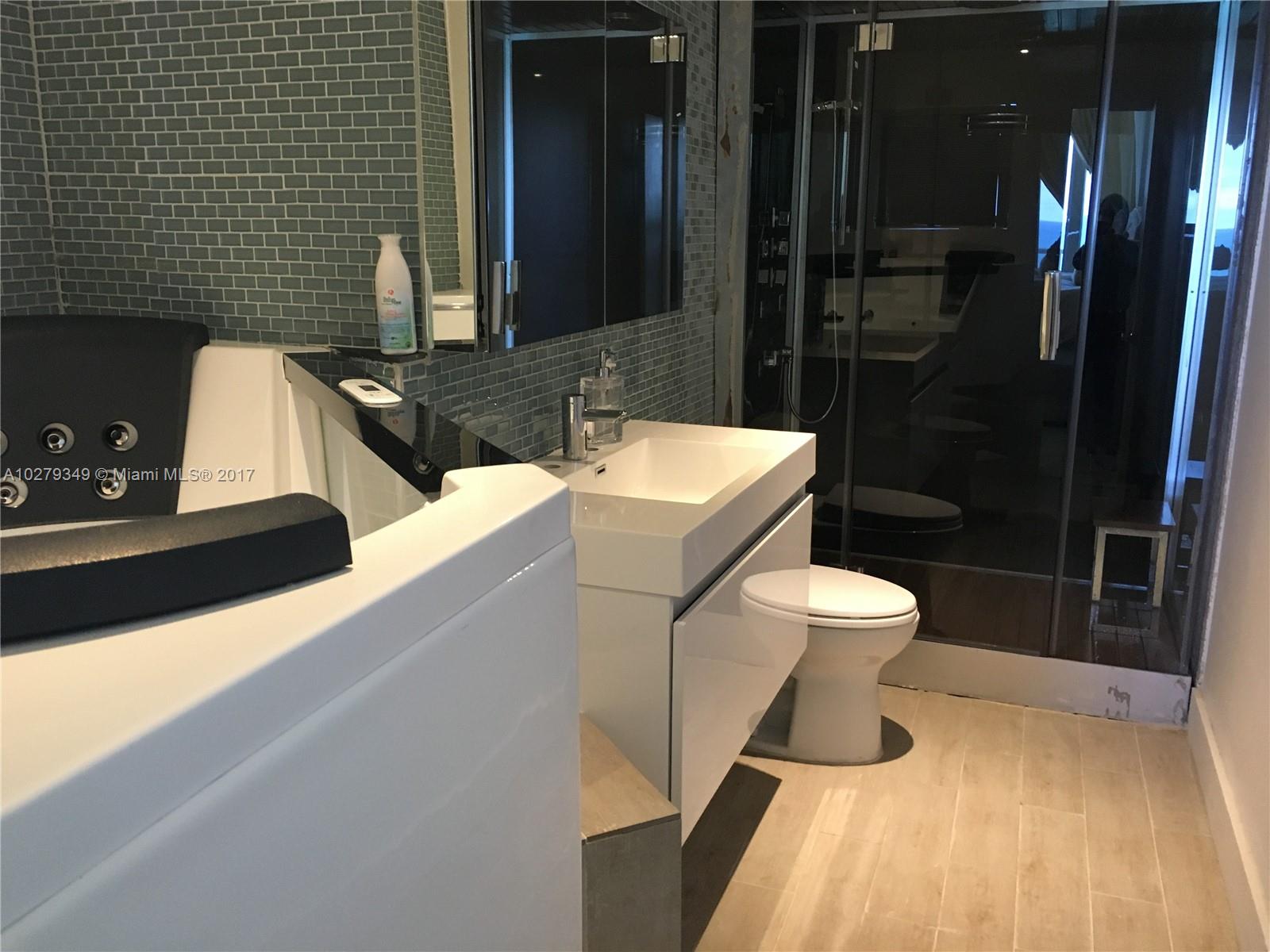 THE CARRIAGE CLUB NORTH C - Residential Lease