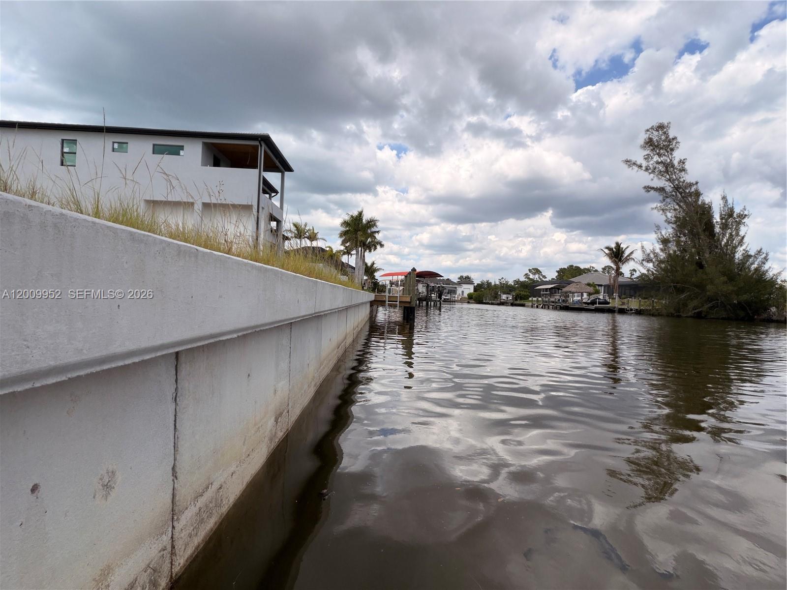CAPE CORAL - Land