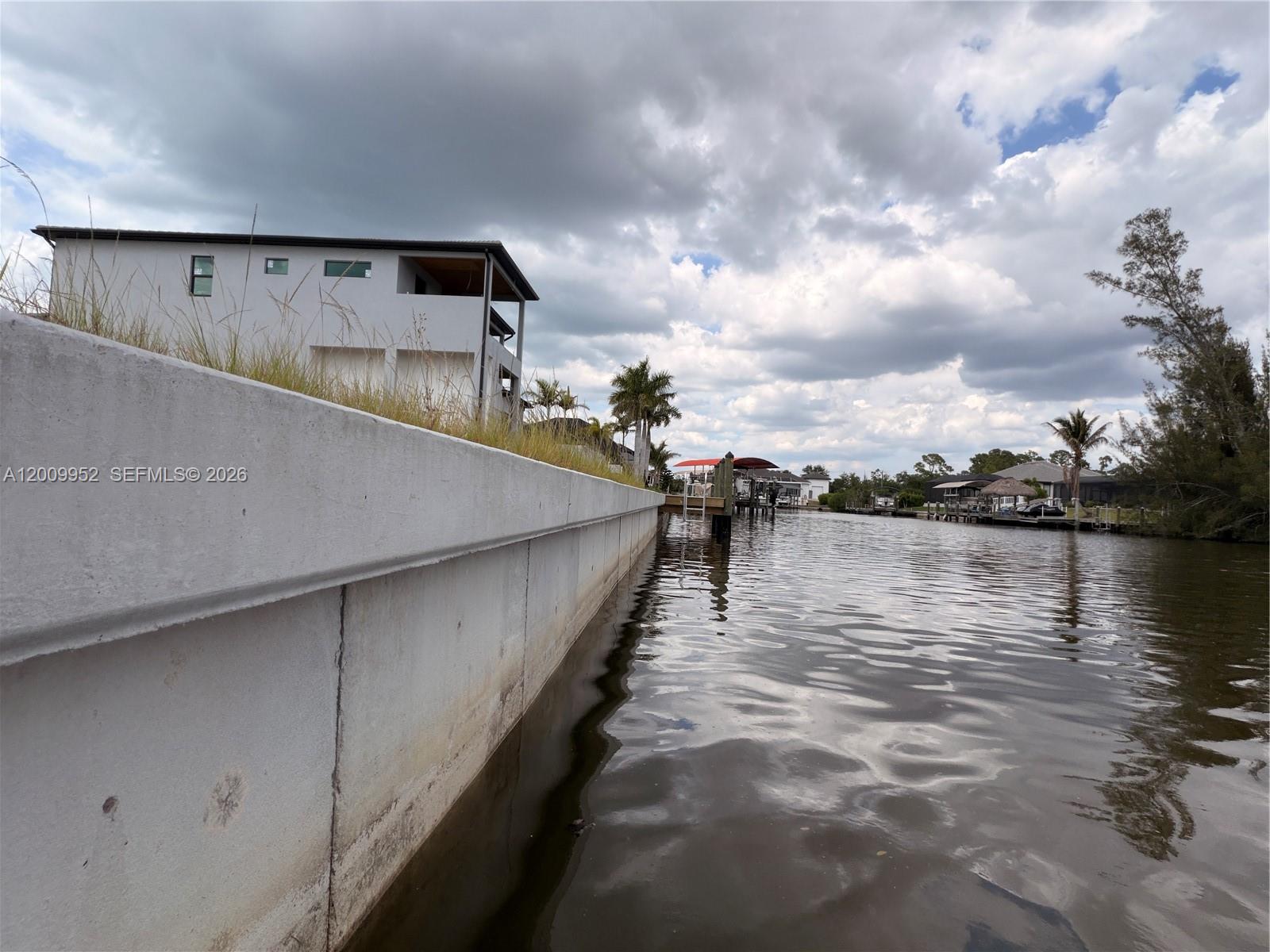 CAPE CORAL - Land