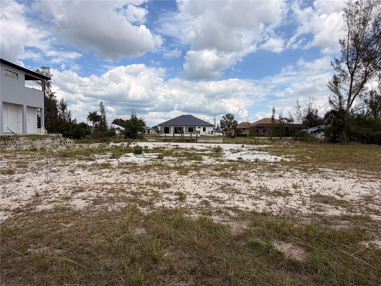 CAPE CORAL - Land