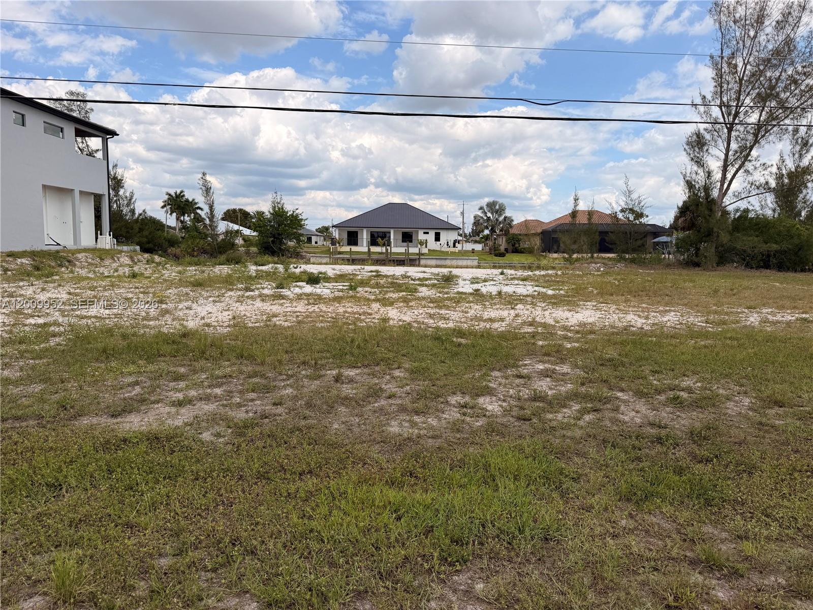 CAPE CORAL - Land