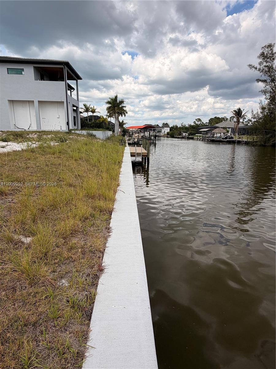 CAPE CORAL - Land