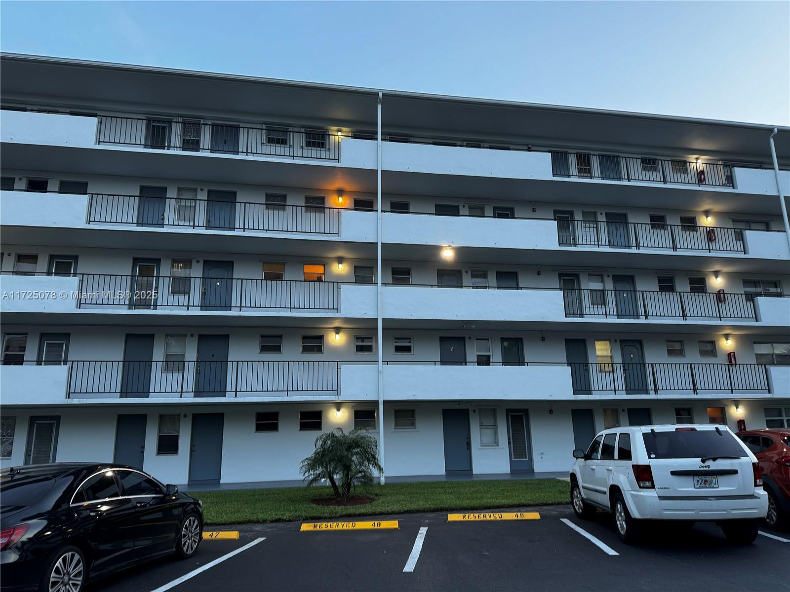 Rental Property at 950 Hillcrest Dr 411, Hollywood, Broward County, Florida - Bedrooms: 1 
Bathrooms: 2  - $1,695 MO.