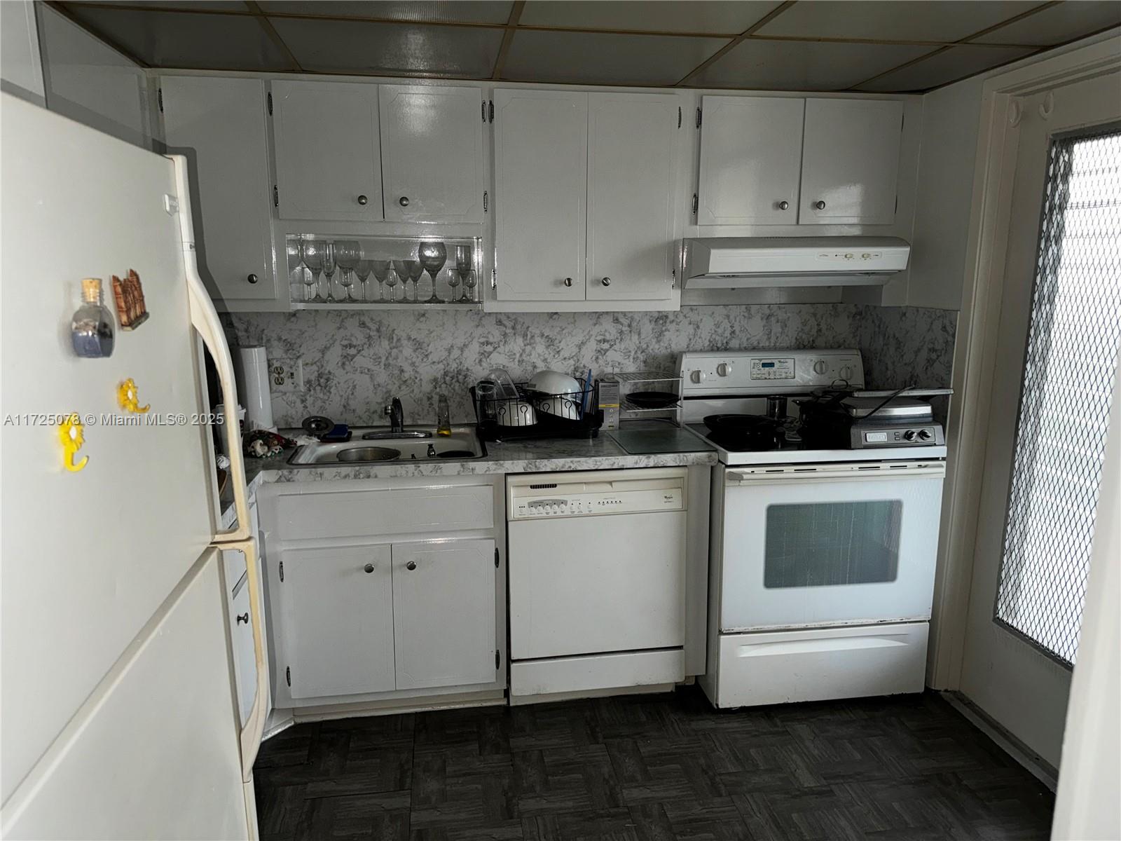 950 Hillcrest Dr 411
