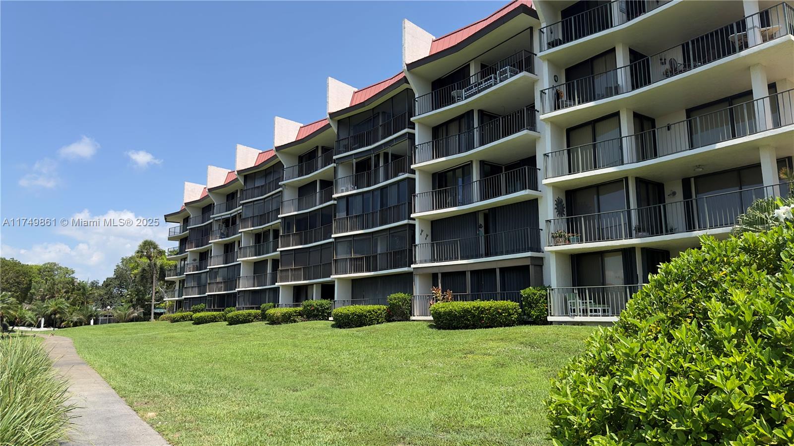 View photos, virtual tours, details... 7030 Half Moon Cir 121