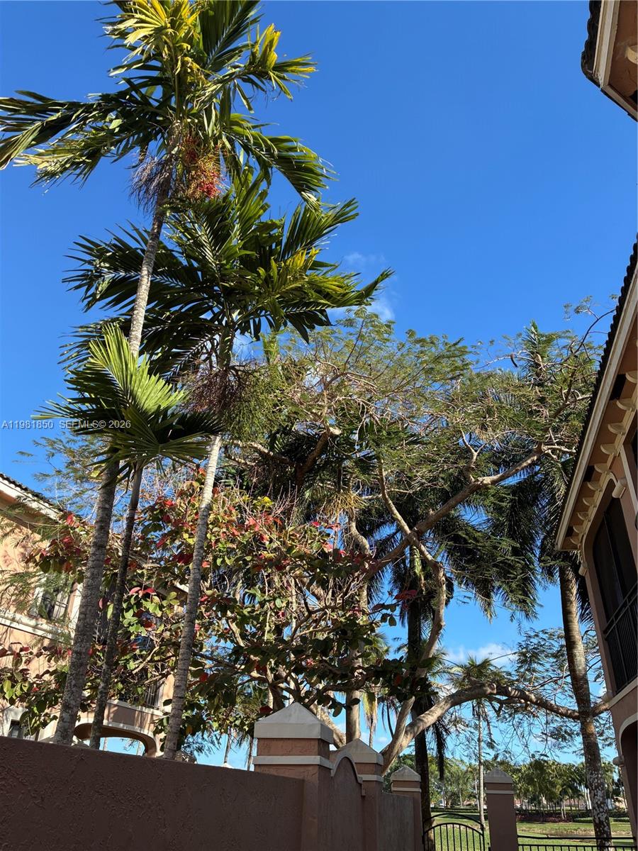 COURTSIDE AT WESTON HILLS - Residential Lease