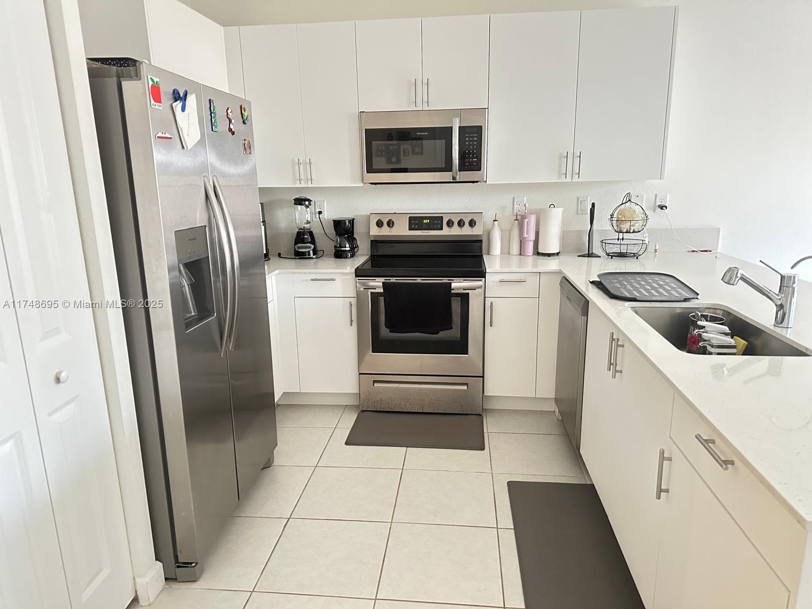 KENDALL ASSEMBLAGE SOUTH - Residential