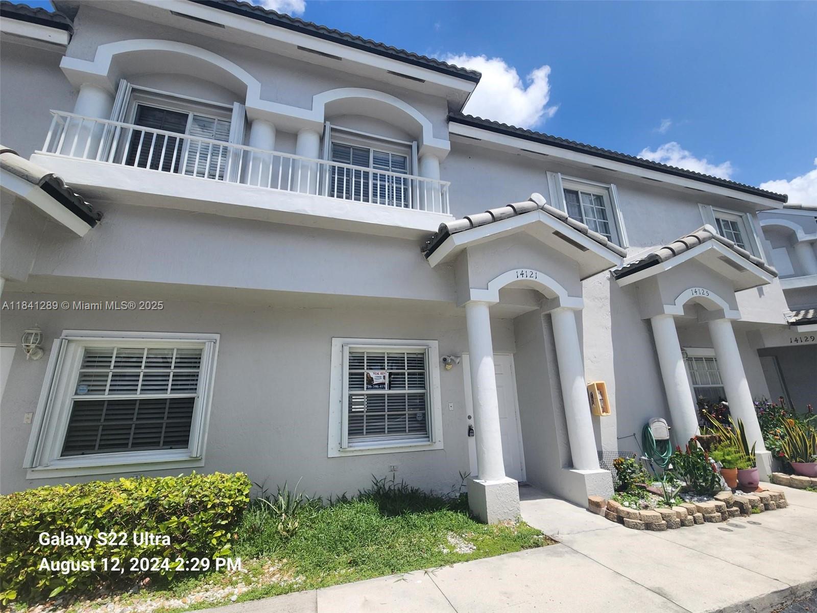 Beautiful townhouse of 3 bed and 2.5 bath in Bonita Villas. Gated community with 24 hrs of gated security. Pool and Lake in the center of community, with a lot of visitors parking and mail close. Private fence patio. New A/C Close access to Florida Turnpike and 874 to Miami.