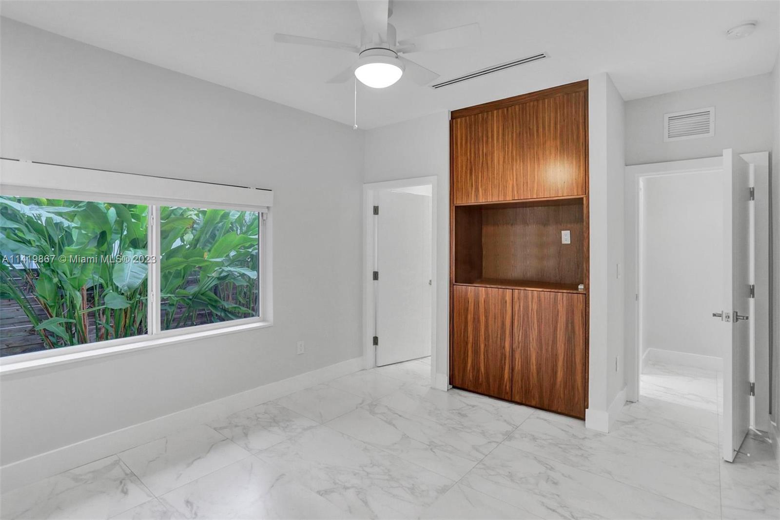 BELLE MEADE ISLAND - Residential