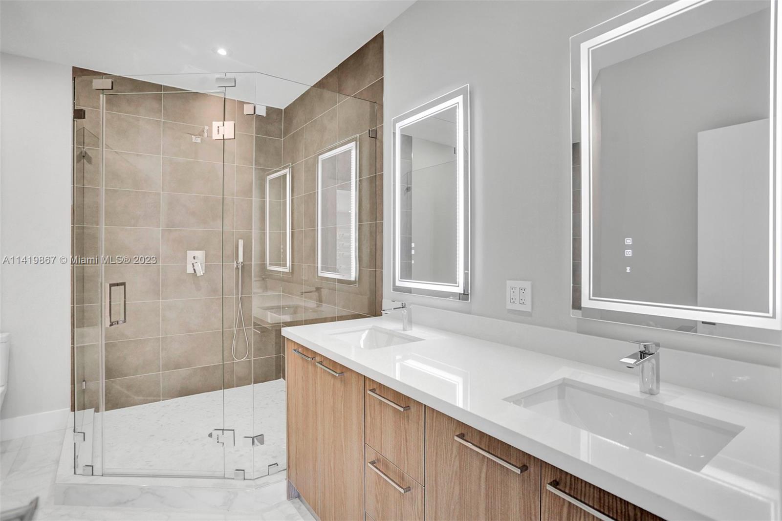 BELLE MEADE ISLAND - Residential