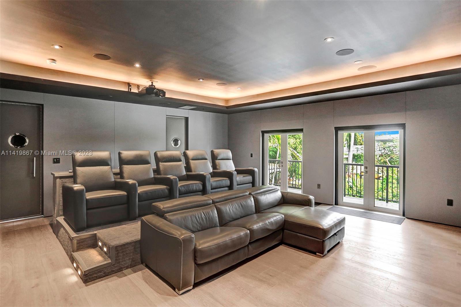 BELLE MEADE ISLAND - Residential