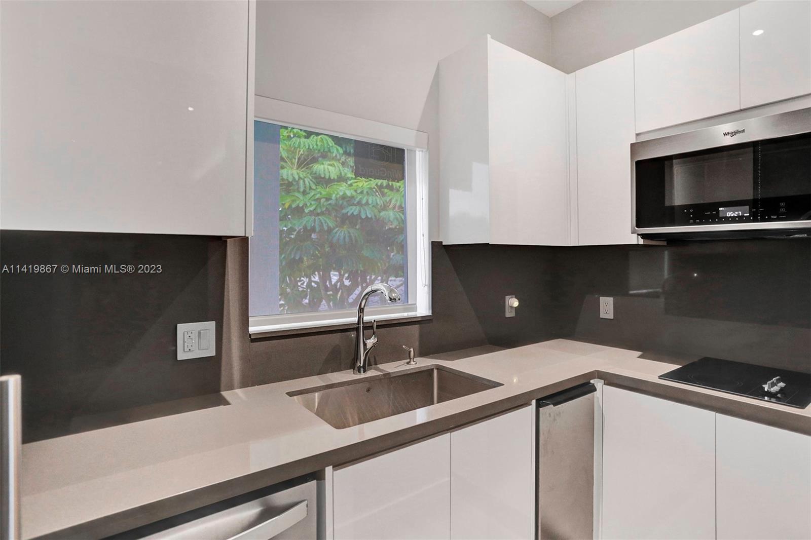 BELLE MEADE ISLAND - Residential