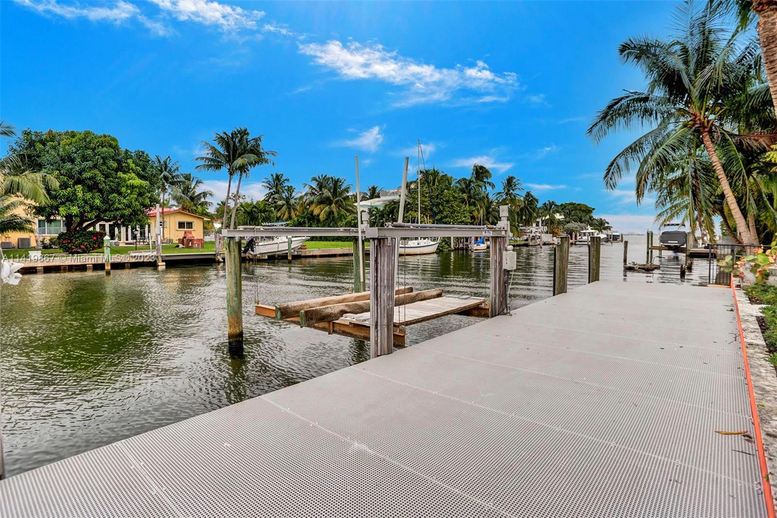 BELLE MEADE ISLAND - Residential