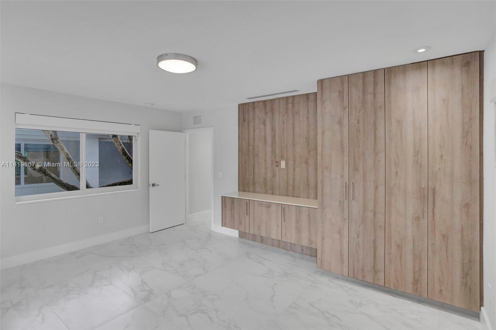 BELLE MEADE ISLAND - Residential