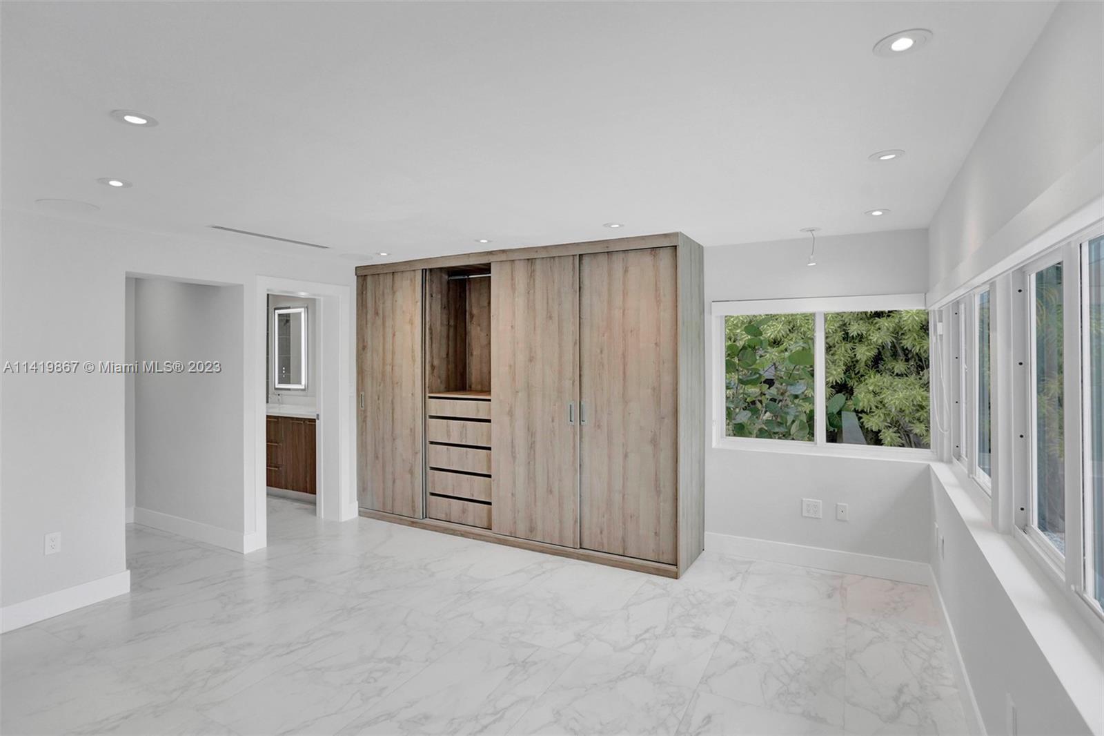 BELLE MEADE ISLAND - Residential