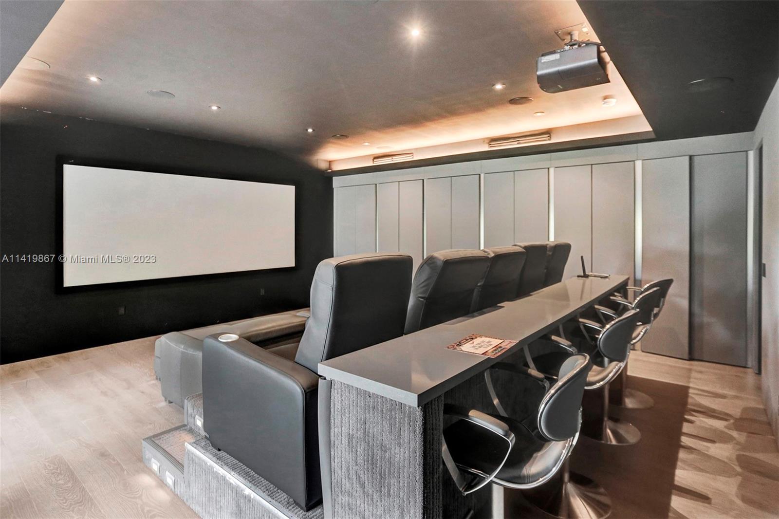 BELLE MEADE ISLAND - Residential