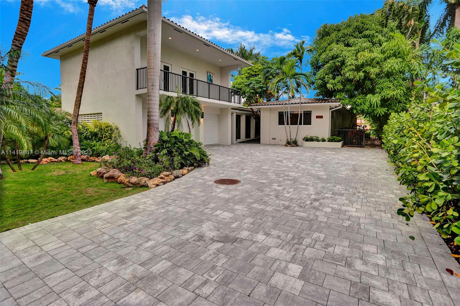 BELLE MEADE ISLAND - Residential