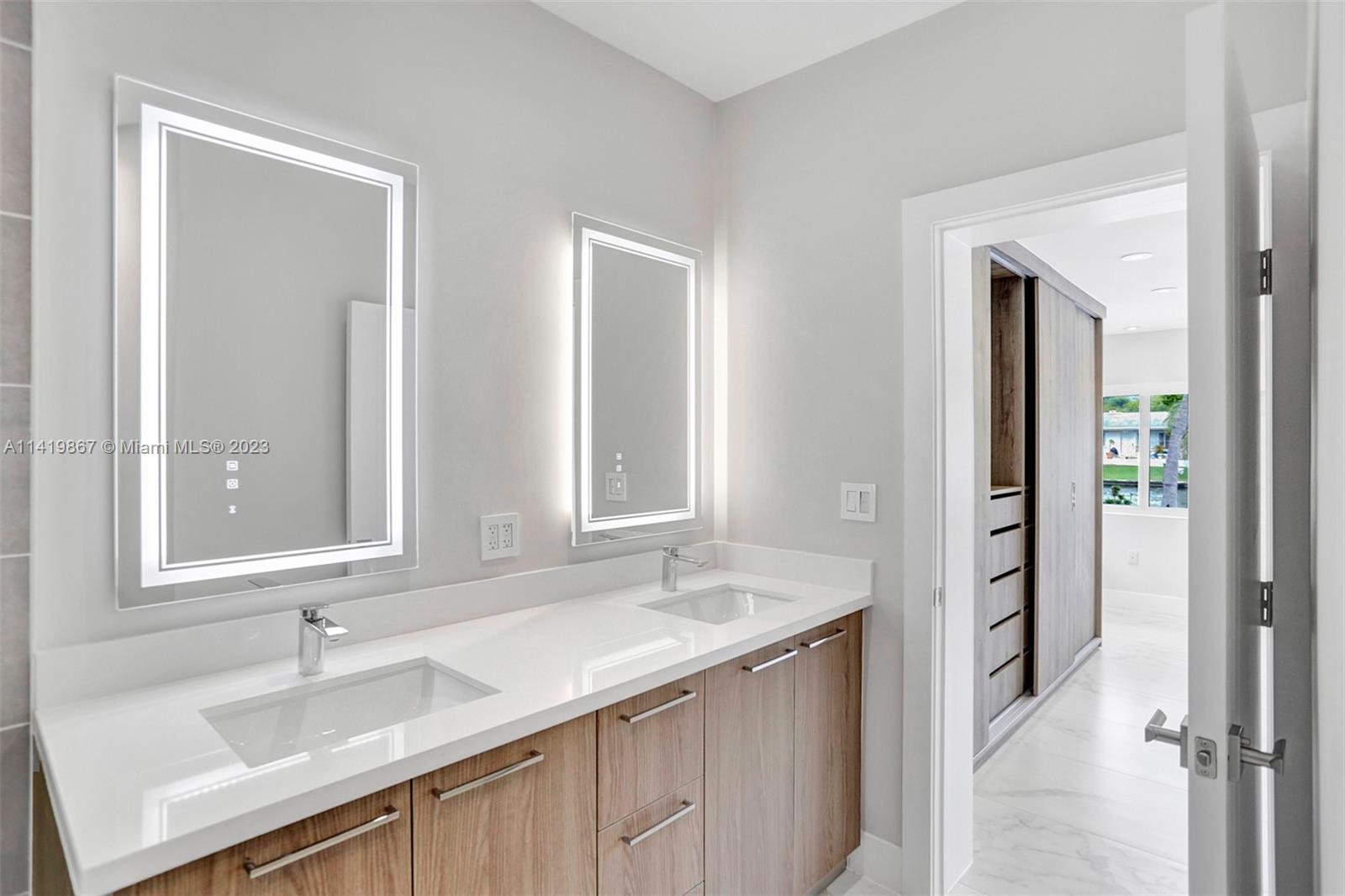 BELLE MEADE ISLAND - Residential