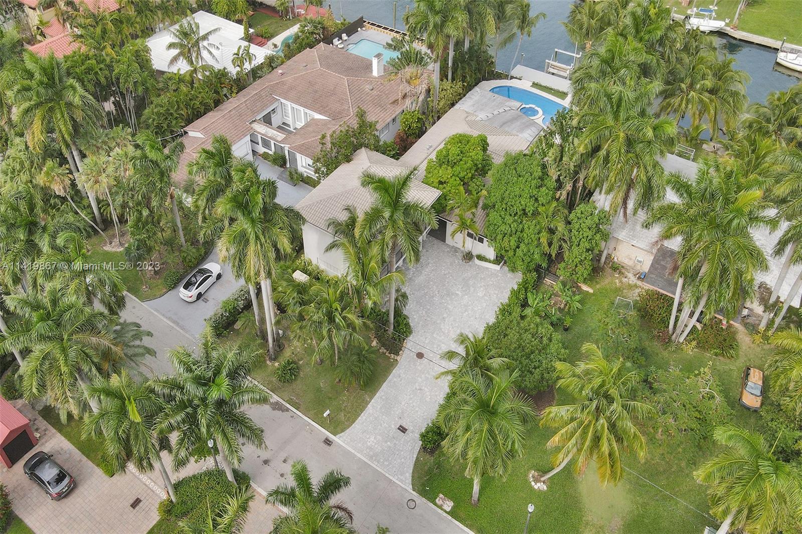 BELLE MEADE ISLAND - Residential