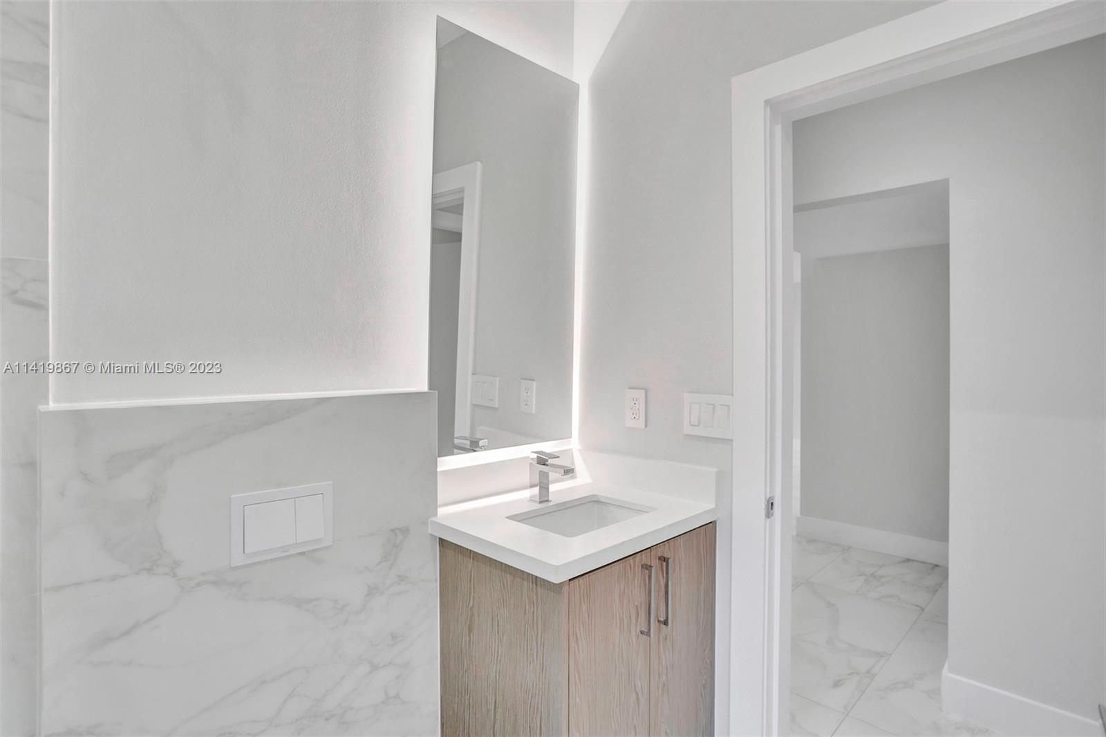 BELLE MEADE ISLAND - Residential