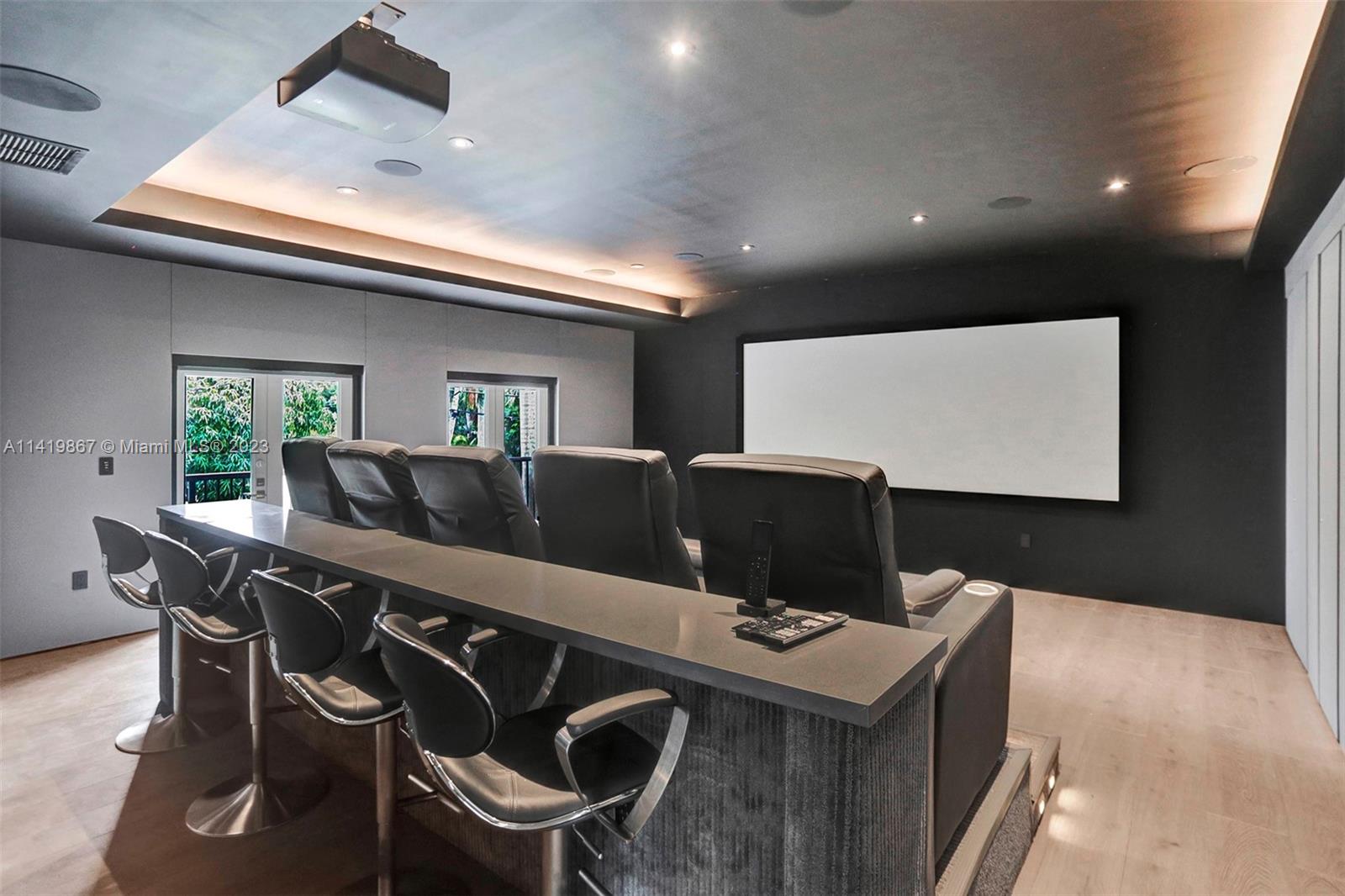 BELLE MEADE ISLAND - Residential