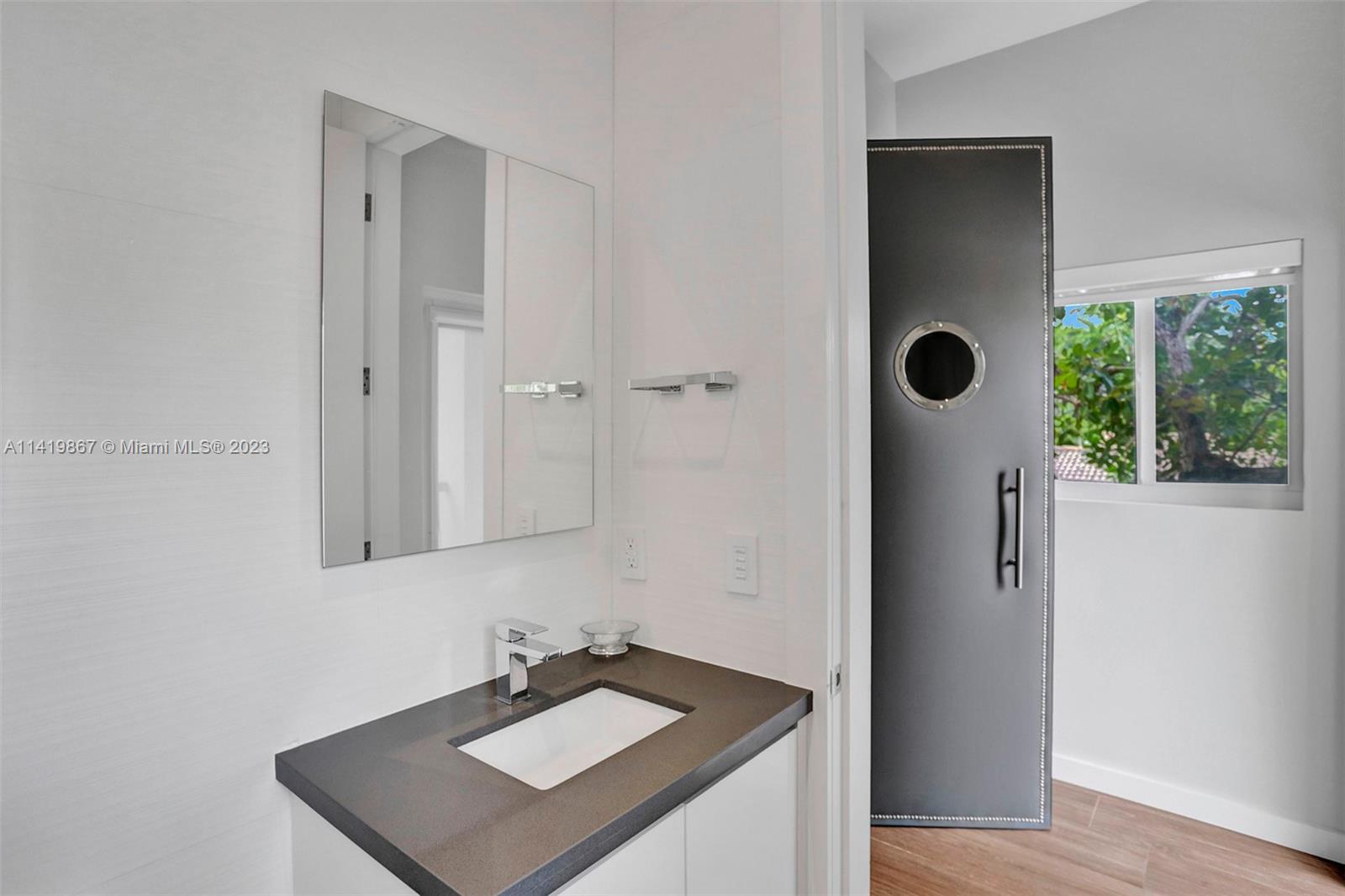 BELLE MEADE ISLAND - Residential