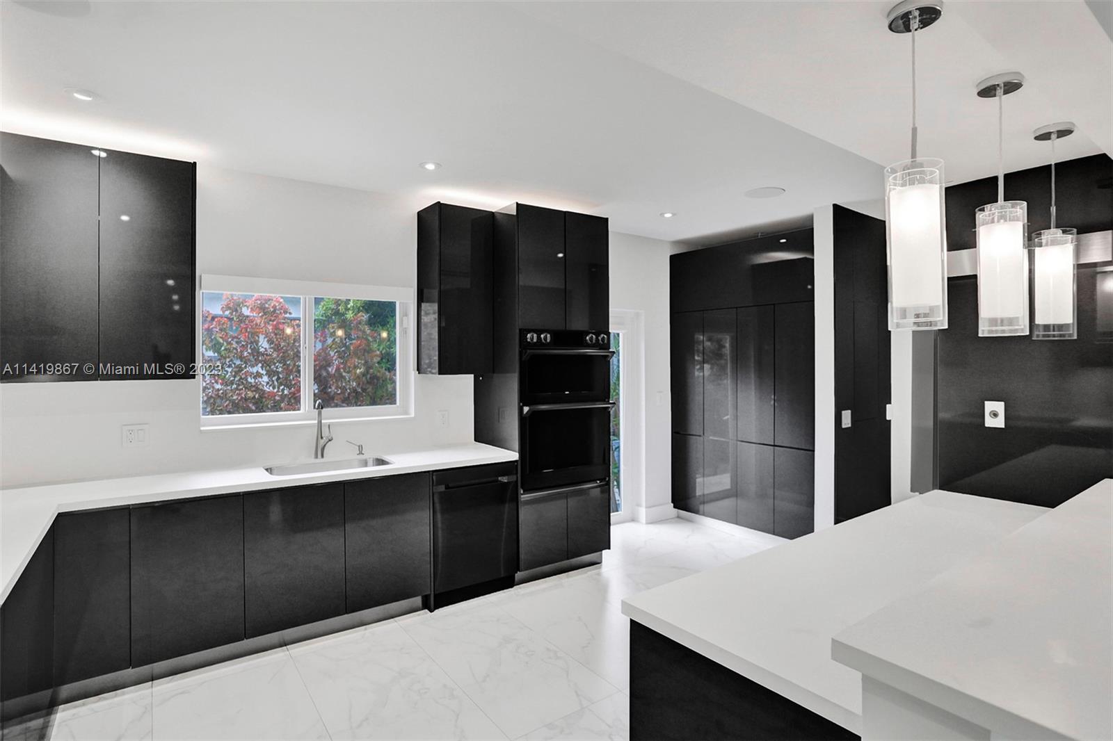 BELLE MEADE ISLAND - Residential