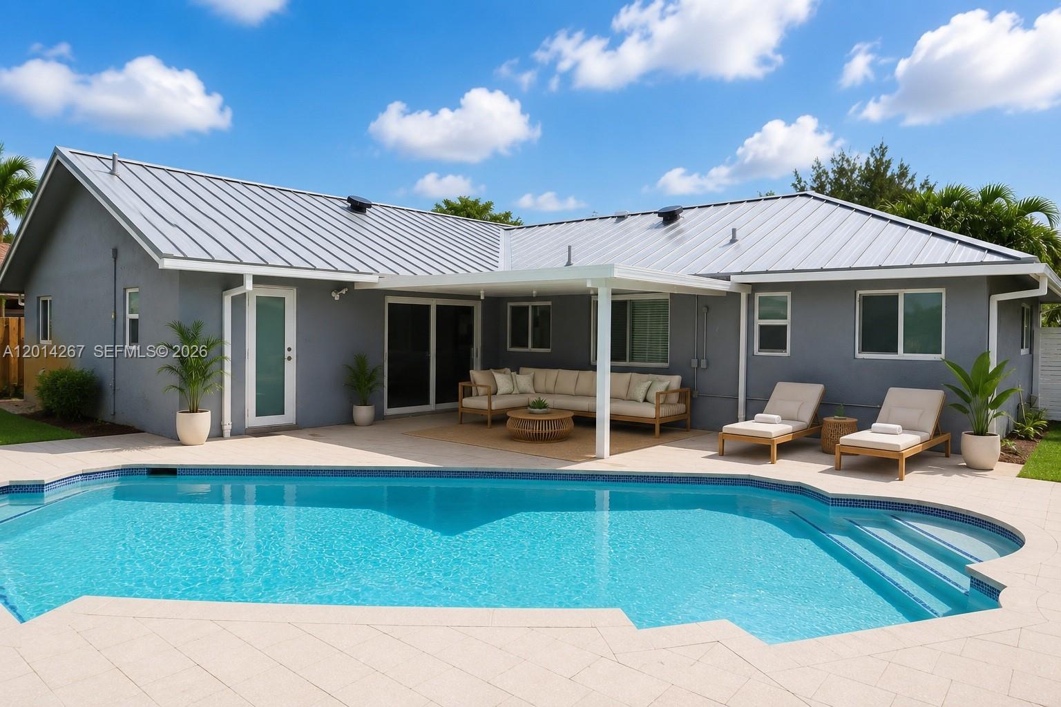 ROLLING HILLS LAKE ESTATE - Residential