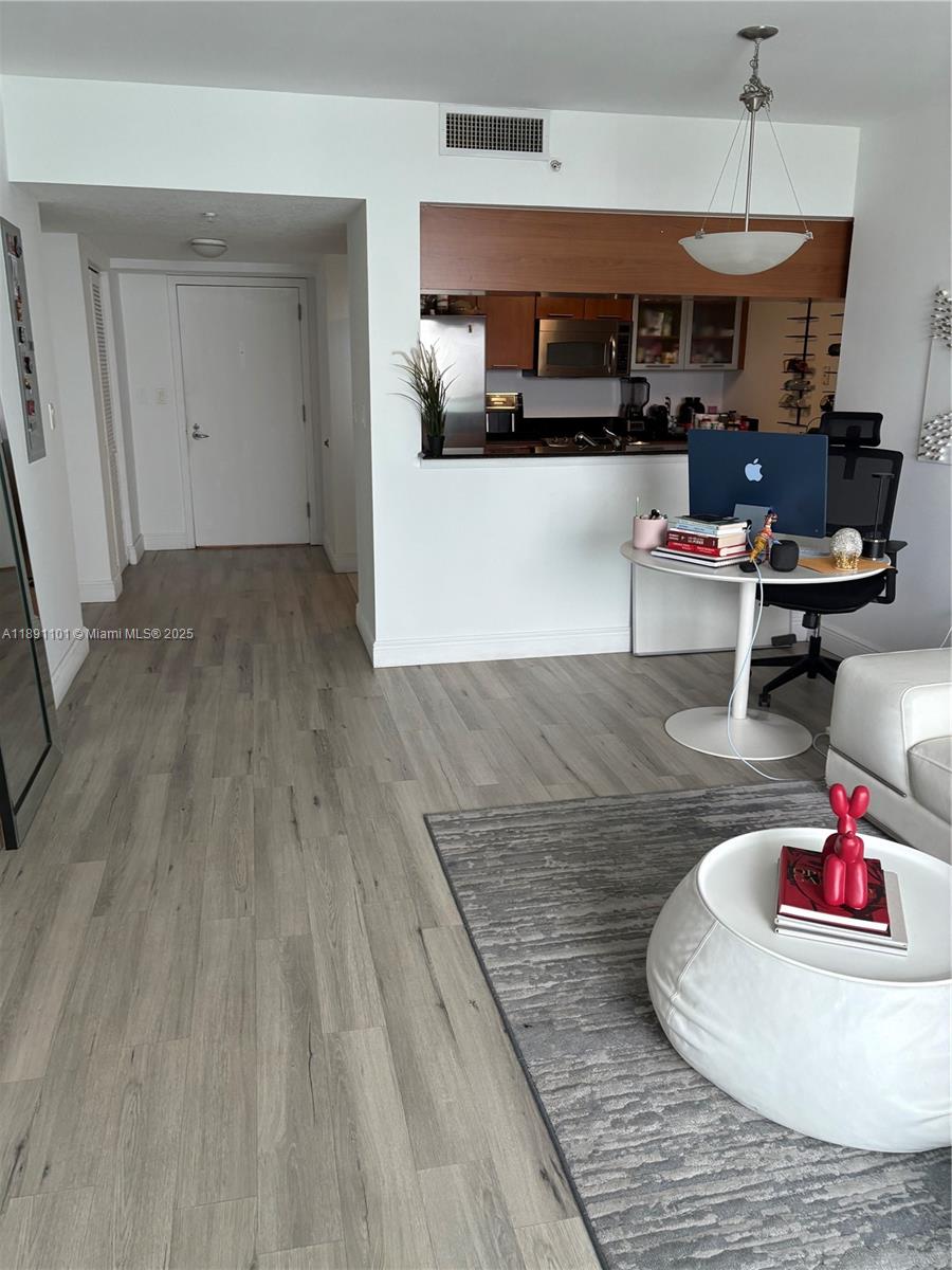 1800 N Bayshore Dr 3802