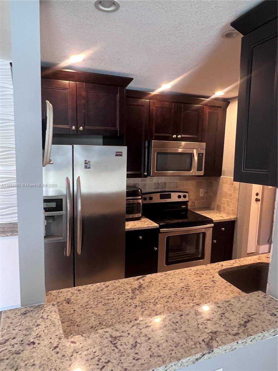 400 N Riverside Dr 106