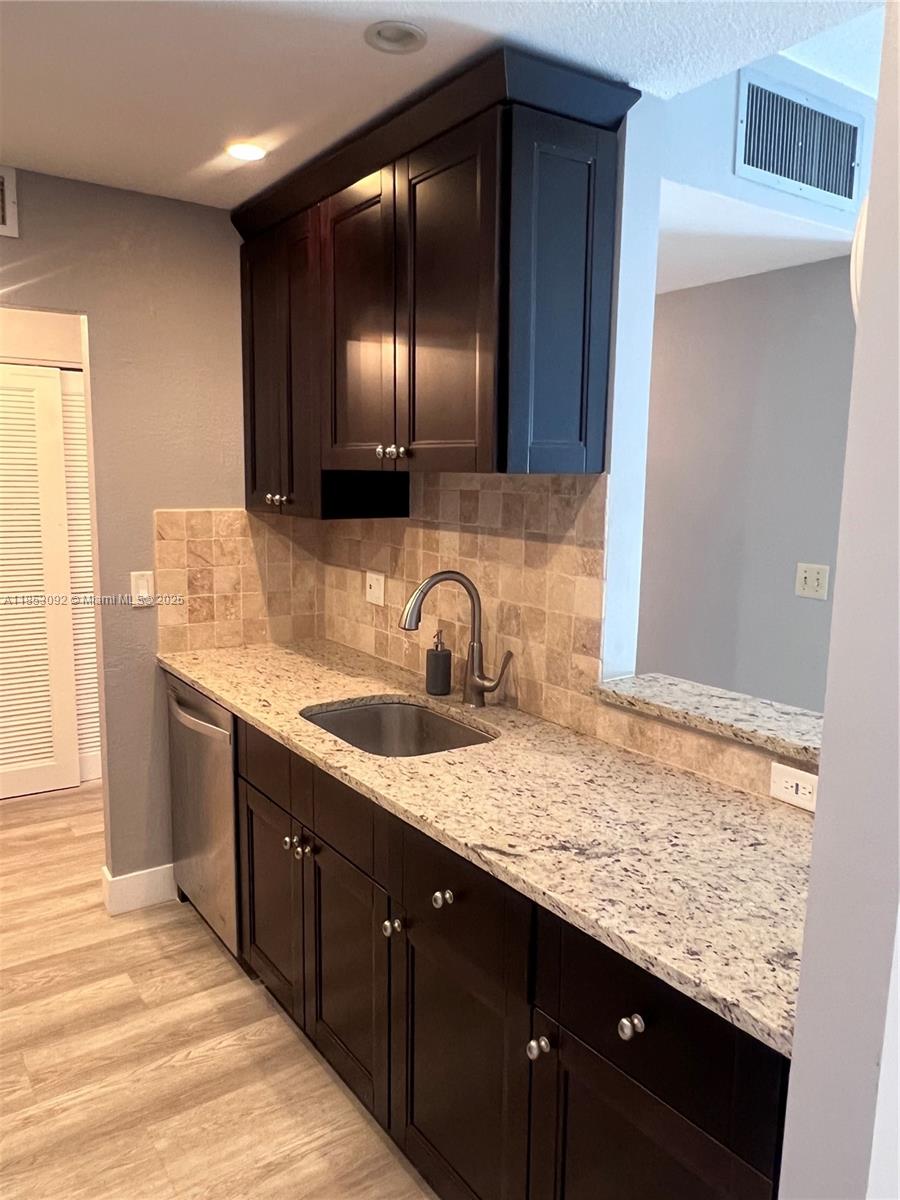 400 N Riverside Dr 106