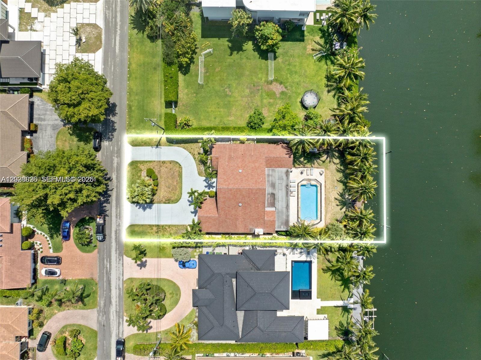 413 Holiday Dr