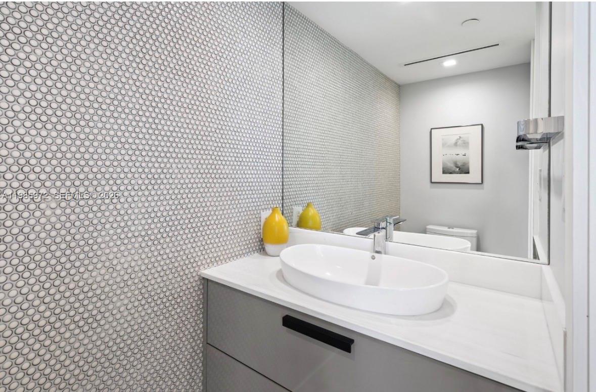 1500 OCEAN DRIVE CONDO - Residential Lease