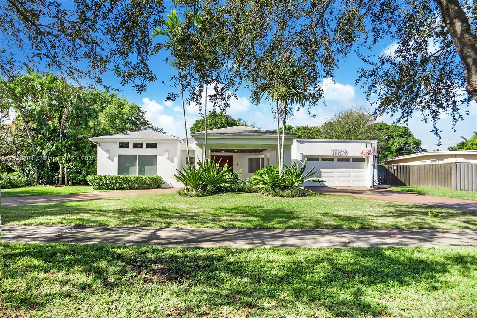 SOPHISTICATED ELEGANCE ON SKYLAKE MILLION $$ STREET. PORTE-COCHERE LEADS TO THIS CUSTOM CONTEMPORARY HOME THAT SITS ON AN OVERSIZED 15,000 SQ. FT LOT AND HAS BEEN PROFESSIONALLY DESIGNED, RENOVATED AND DECORATED TO PERFECTION. THE ENTRY HALL DIVIDES THE FORMAL AREA FROM THE INFORMAL AREA. ALL BEDROOMS ARE ON ONE SIDE WITH SEPARATE MAID'S QUARTERS AND PLAYROOM. LARGE, PRIVATE MASTER SUITE ENJOYS WALK-IN CLOSETS, WHIRLPOOL TUB AND LOADS OF STORAGE. EAT-IN KITCHEN PLUS BREAKFAST AREA OFF OF FAMILY ROOM, OPEN TO THE BEAUTIFUL PERGOLA WITH BBQ AND RELAXING AREA. HUGE HOLLYWOOD HEATED POOL HAS JACUZZI AND ENJOYS THE TROPICAL LANDSCAPING GIGANTIC SIDE YARD FOR CHILDREN'S PLAYGROUND OR ENTERTAINING A CROWD. ONE OF A KIND WONDERFUL FAMILY HOME.