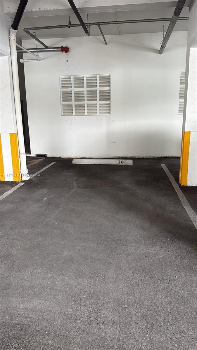 LONDON TOWERS CONDO - Residential Lease