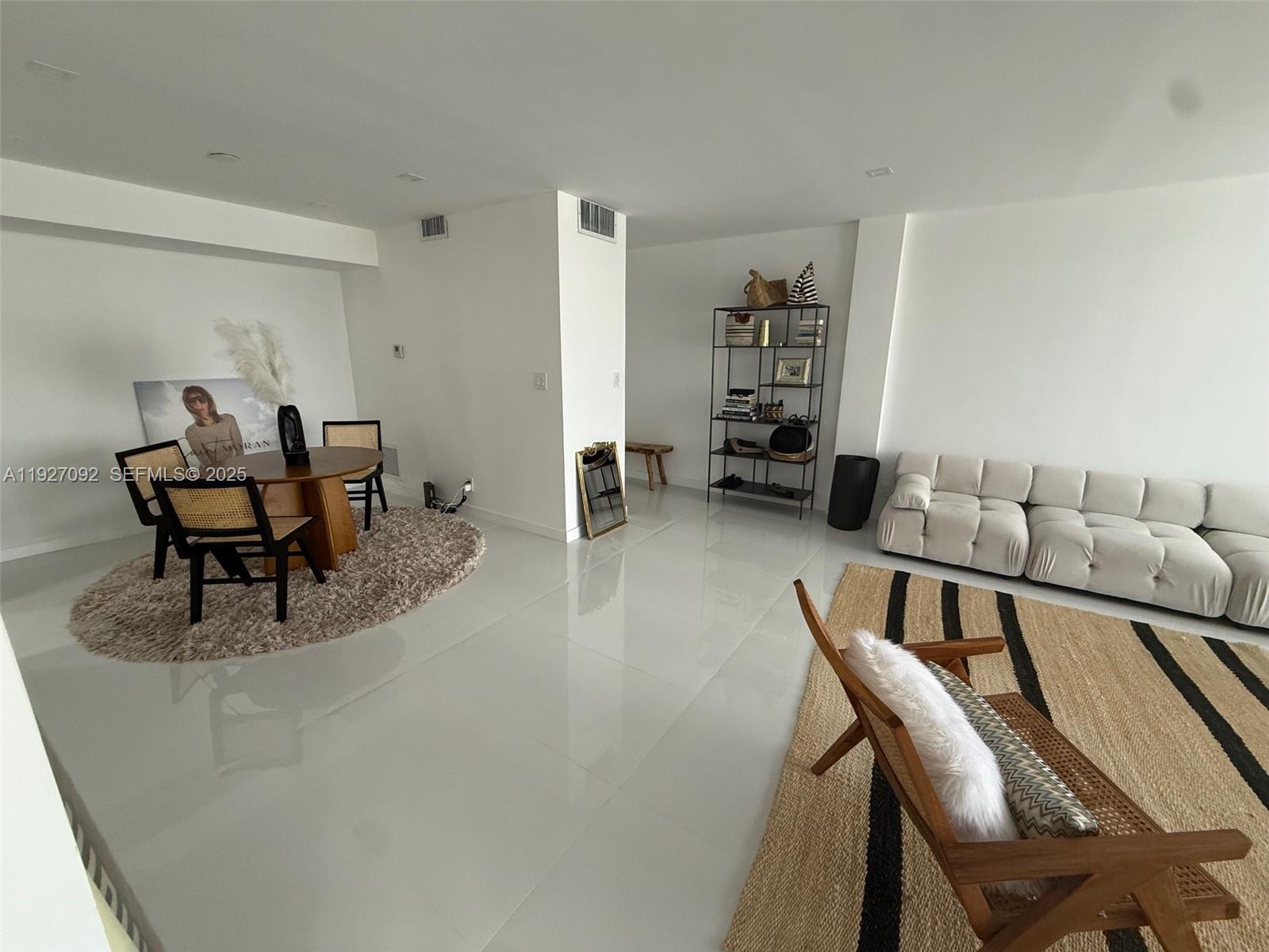 LONDON TOWERS CONDO - Residential Lease