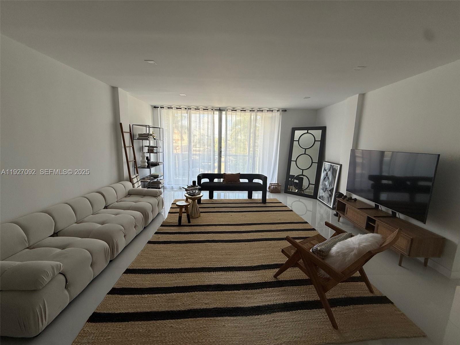 LONDON TOWERS CONDO - Residential Lease