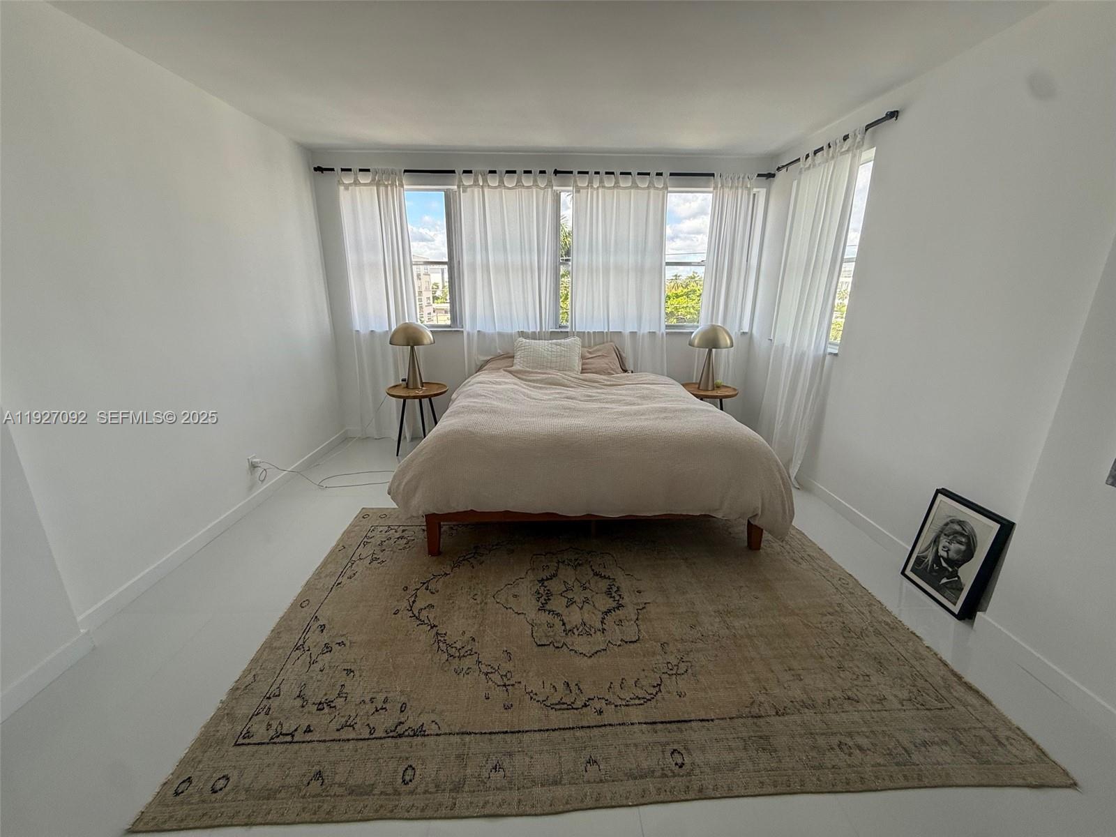 LONDON TOWERS CONDO - Residential Lease