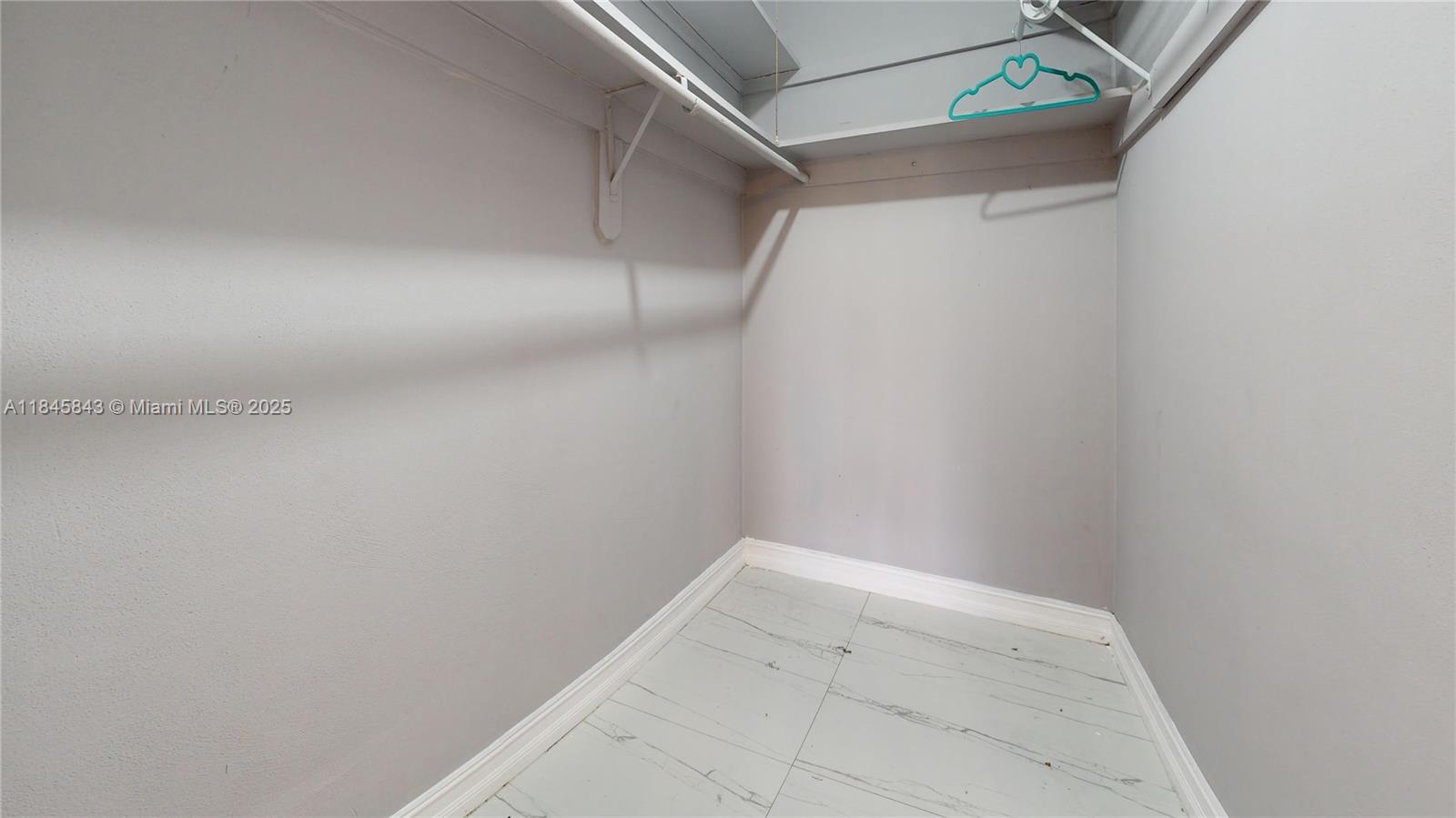 LAKESIDE ESTATES NO 2 - Residential Lease