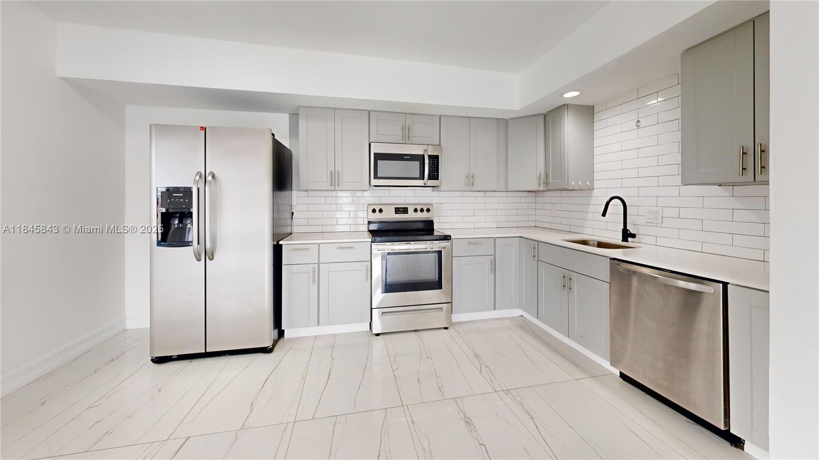 LAKESIDE ESTATES NO 2 - Residential Lease