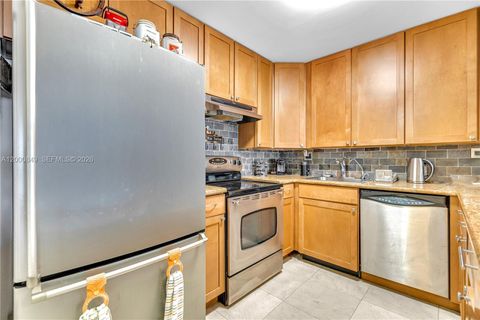 Tiny photo for 600 Three Islands Blvd #618, Hallandale Beach, FL 33009 (MLS # A12000849)