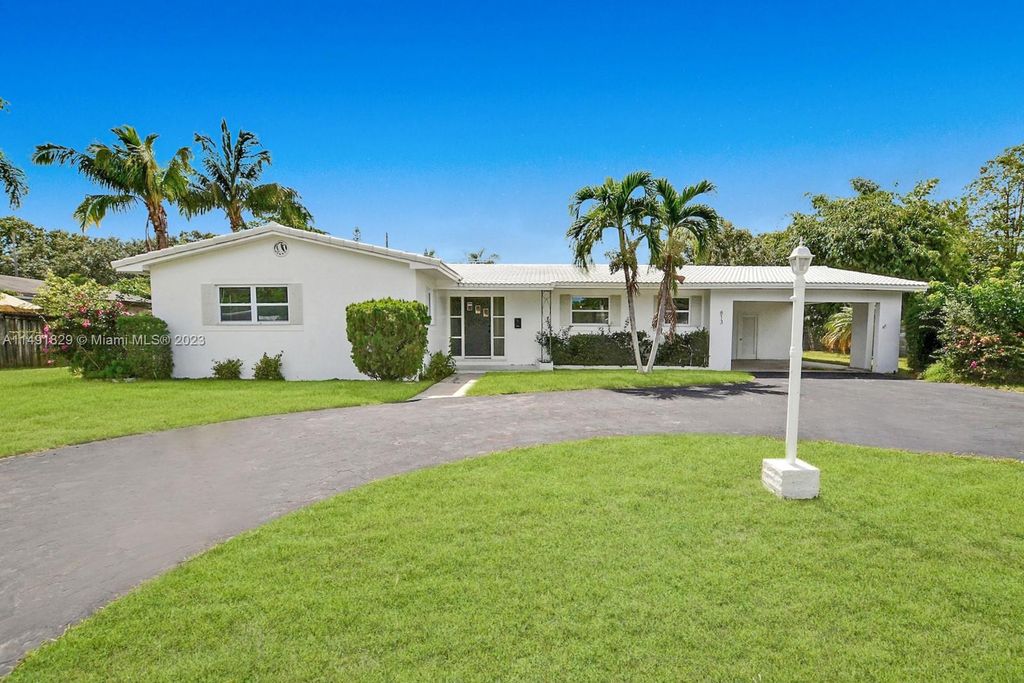 Photo of 813 Azalea Ct, Plantation, FL 33317 (MLS # A11491829)