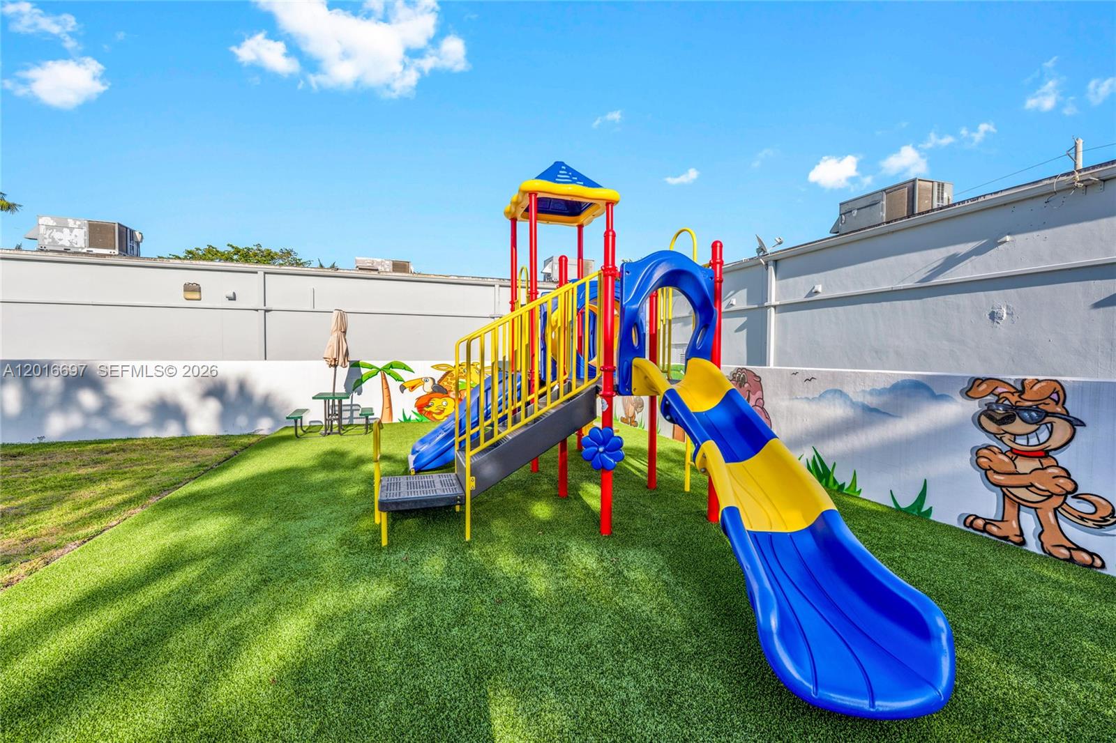RAVENSWOOD ESTATES & MARI - Residential